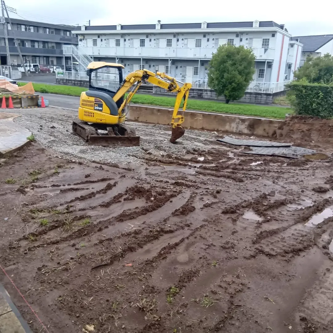 雨でなかなか外構工事が進みません😢