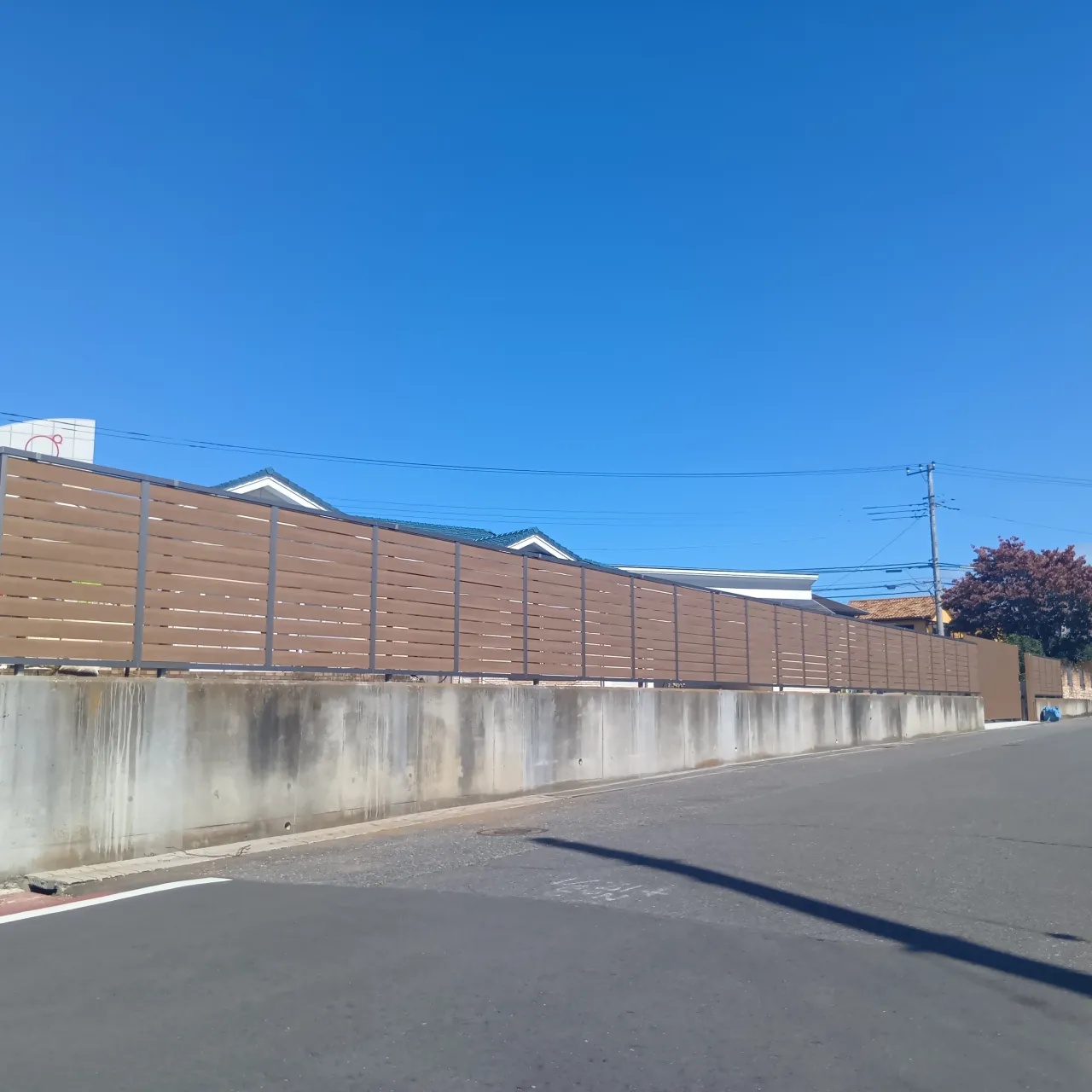 つくば市　H様邸　外構工事　やっと入口引扉とフェンス設置でき...
